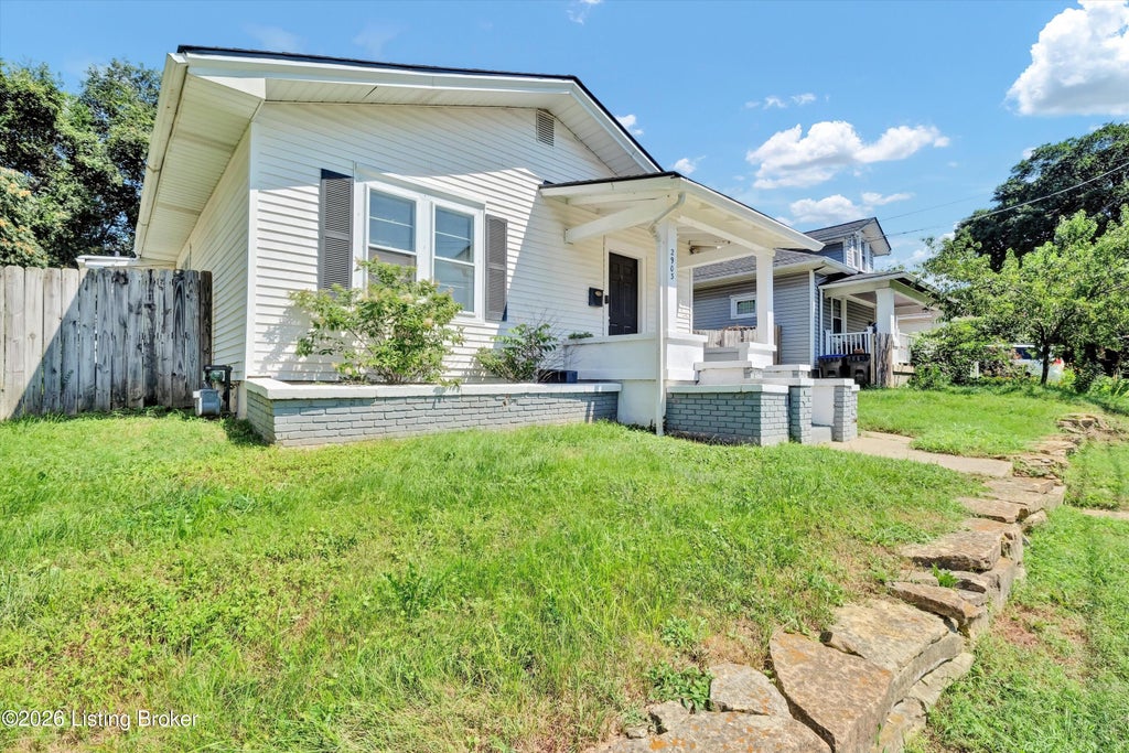 Photo of 2903 Lindsay Ave, Louisville, KY 40206 (MLS # 1724303)