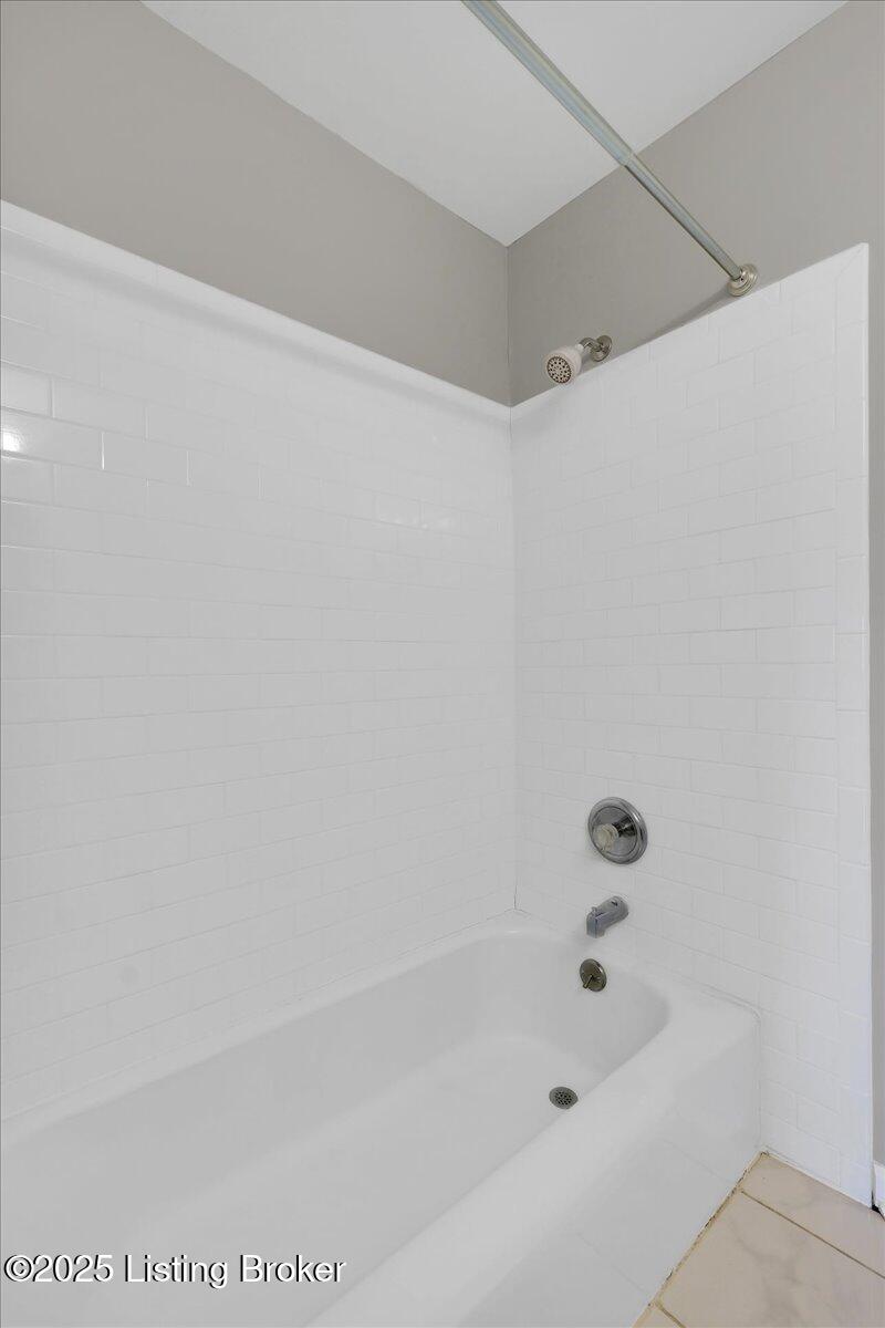 6717 Gunston Ln #A, Prospect, Kentucky image 31