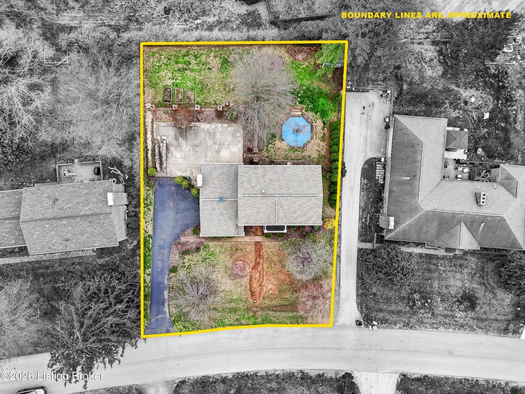 Photo of 6108 Rodes Dr, Northfield, KY 40222 (MLS # 1711259)