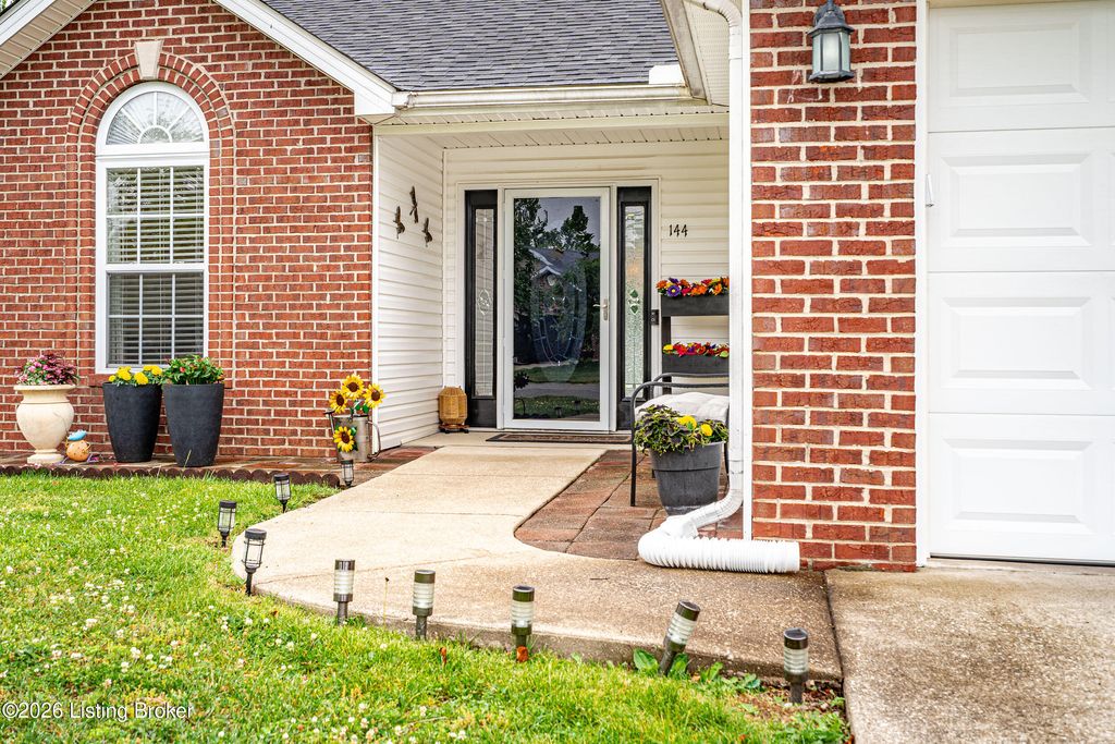 Photo of 144 Applewood Ln, Elizabethtown, KY 42701 (MLS # 1720691)
