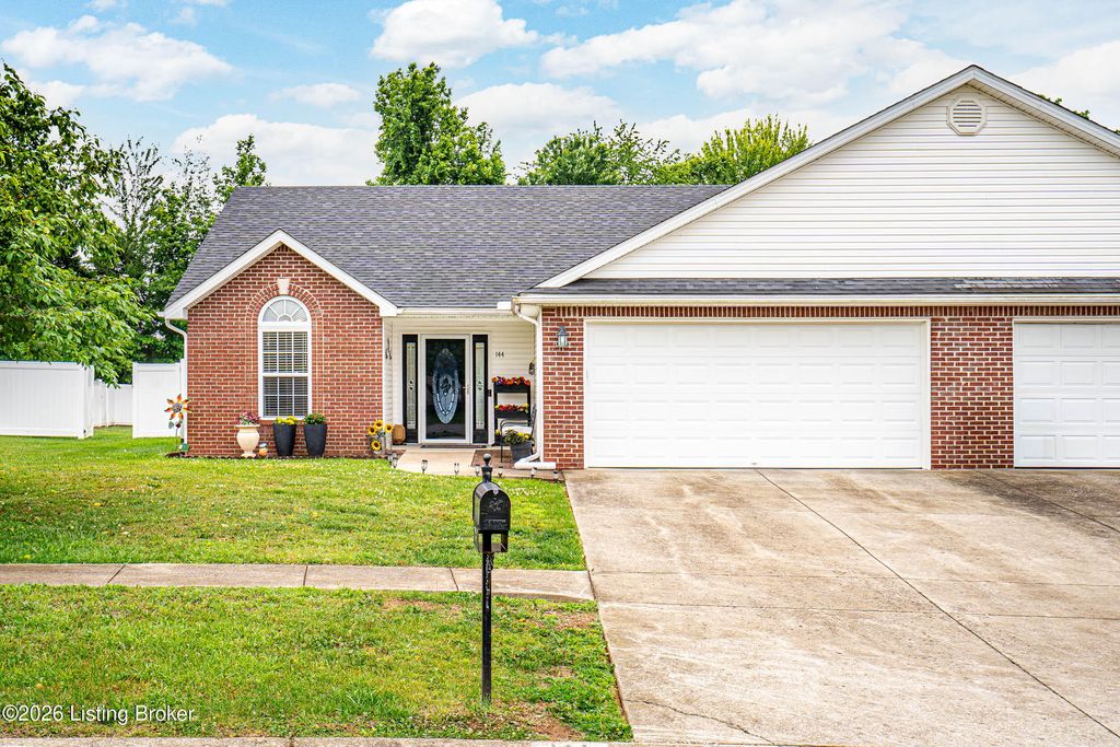 Photo of 144 Applewood Ln, Elizabethtown, KY 42701 (MLS # 1720691)