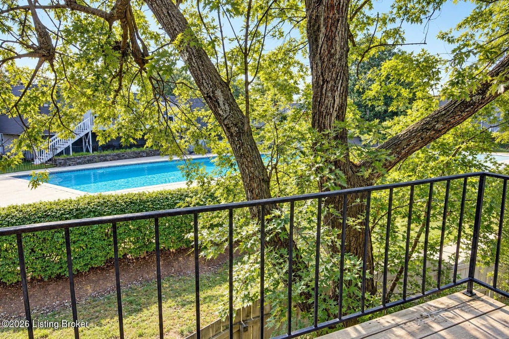 Photo of 819 La Fontenay Ct, Louisville, KY 40223 (MLS # 1731944)