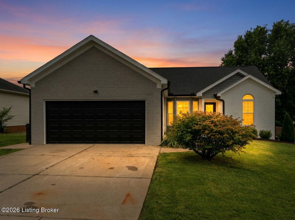 Photo of 1153 Summit Dr, Shelbyville, KY 40065 (MLS # 1721245)
