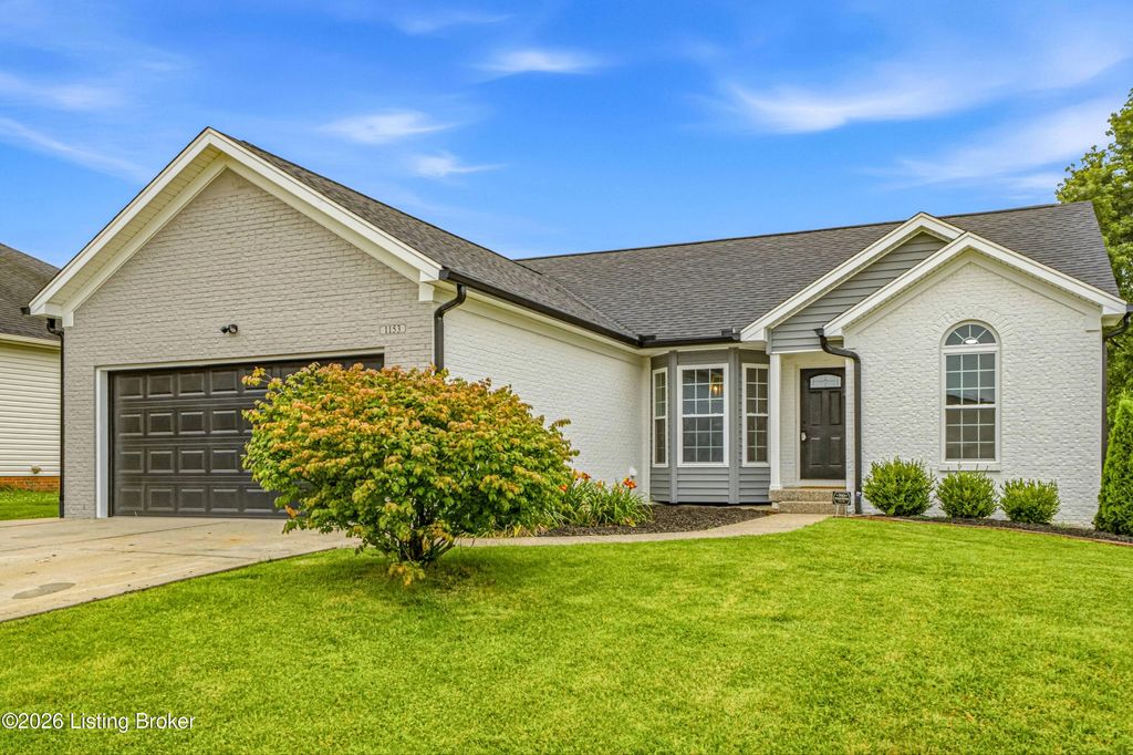 Photo of 1153 Summit Dr, Shelbyville, KY 40065 (MLS # 1721245)
