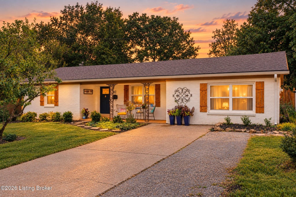 Photo of 1414 South Dr, Shelbyville, KY 40065 (MLS # 1730149)