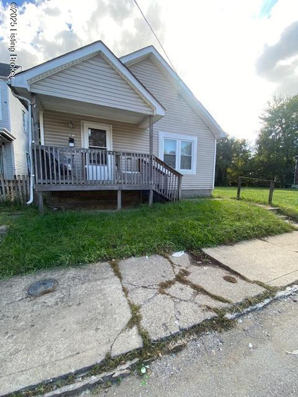 Photo of 1780 W Hill St, Louisville, KY 40210 (MLS # 1700654)