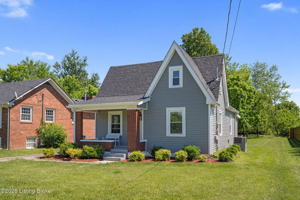 Photo of 5214 Valley Station Rd, Louisville, KY 40272 (MLS # 1717942)