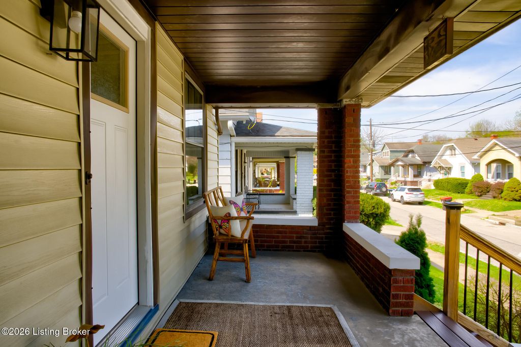 Photo of 728 N Barbee Way, Louisville, KY 40217 (MLS # 1713318)