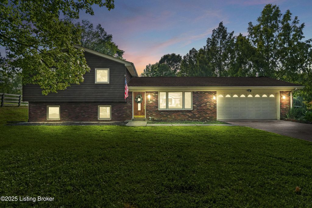 Photo of 132 Green Acres Rd, Taylorsville, KY 40071 (MLS # 1701343)