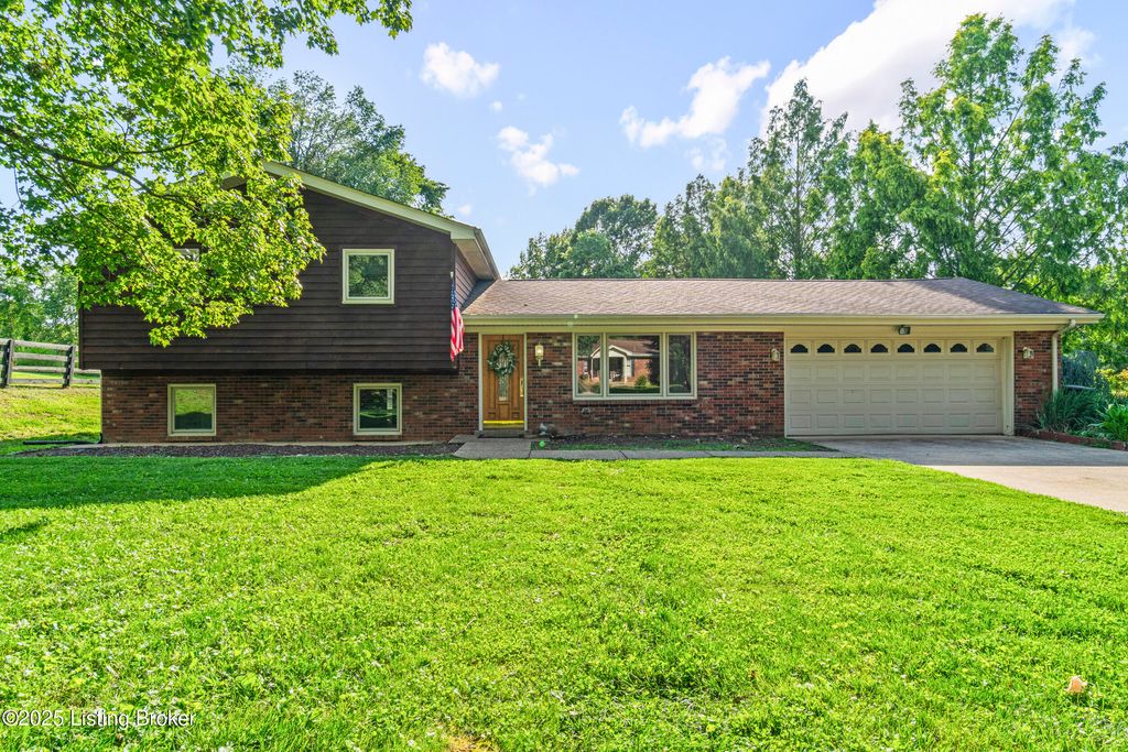 Photo of 132 Green Acres Rd, Taylorsville, KY 40071 (MLS # 1701343)