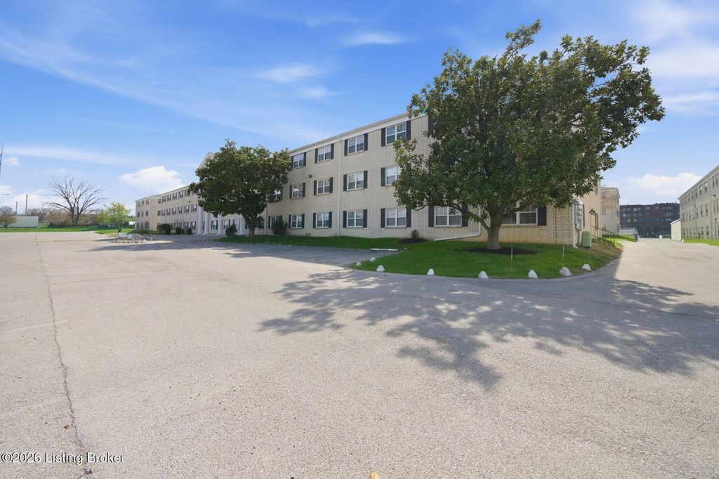 Photo of 244 El Conquistador Pl, Louisville, KY 40220 (MLS # 1712658)