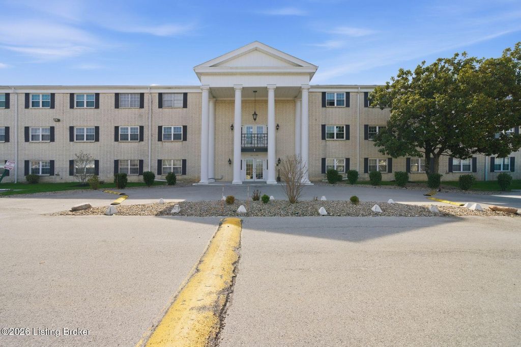 Photo of 244 El Conquistador Pl, Louisville, KY 40220 (MLS # 1712658)