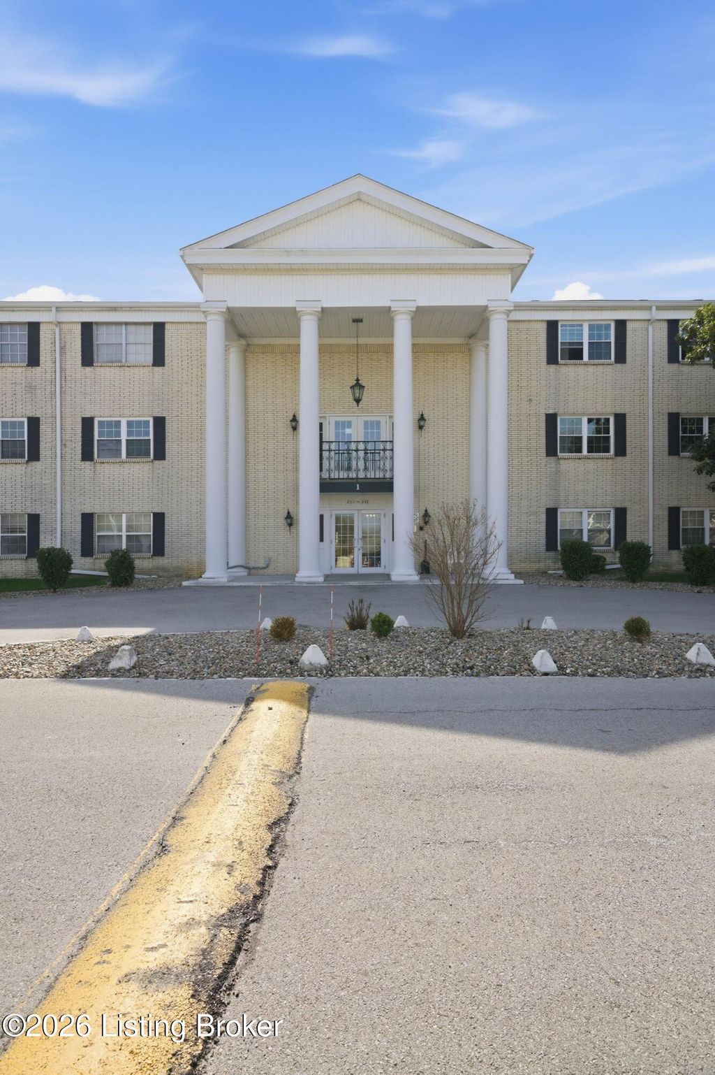 Photo of 224 El Conquistador Pl, Louisville, KY 40220 (MLS # 1712658)