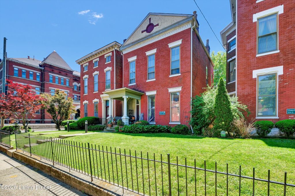 Photo of 128 E Oak St #APT 2, Louisville, KY 40203 (MLS # 1716741)