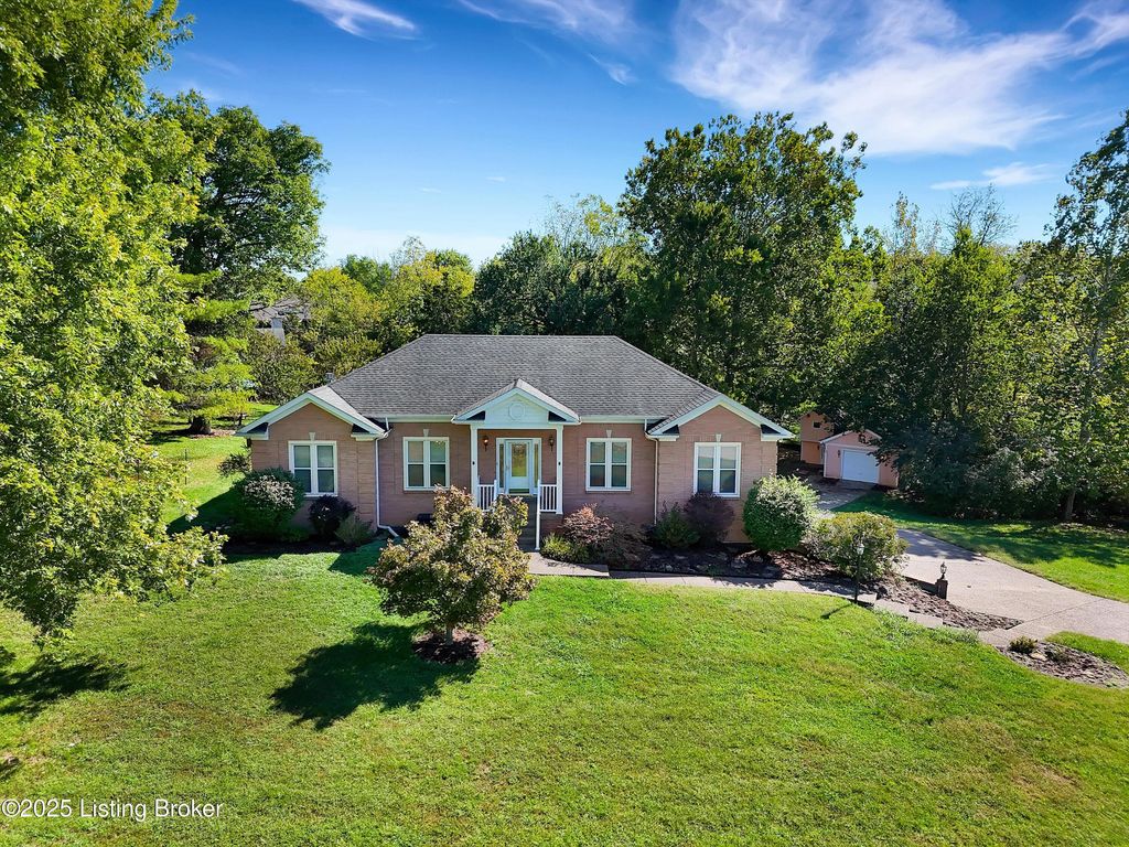 Photo of 2017 Cherrywood Dr, La Grange, KY 40031 (MLS # 1700343)