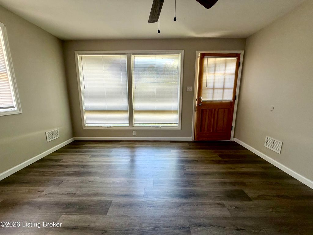 Photo of 5303 Hosta Ln, Louisville, KY 40258 (MLS # 1719198)