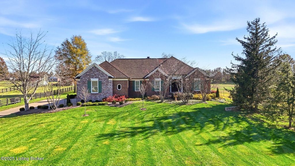 Photo of 7403 Broad Run Rd, Louisville, KY 40291 (MLS # 1715708)