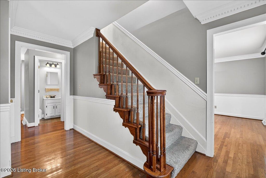 Photo of 412 Lake Forest Pkwy, Louisville, KY 40245 (MLS # 1720215)