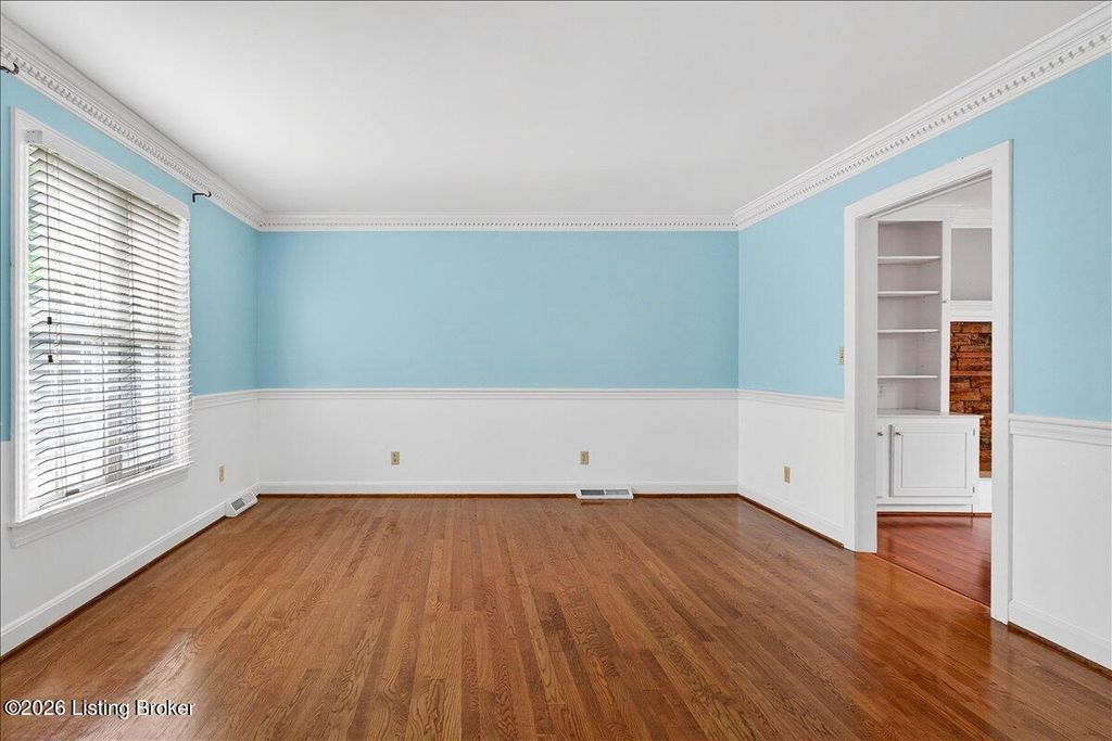 Photo of 412 Lake Forest Pkwy, Louisville, KY 40245 (MLS # 1720215)