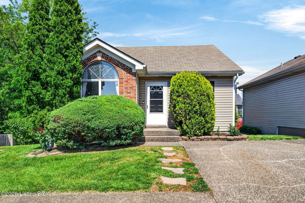 Photo of 12501 Kiawah Ct, Louisville, KY 40245 (MLS # 1713618)
