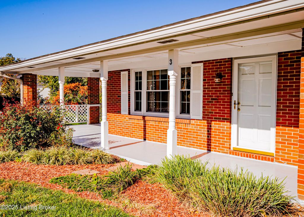 Photo of 1643 Greenland Park Cir #3, Shelbyville, KY 40065 (MLS # 1701820)