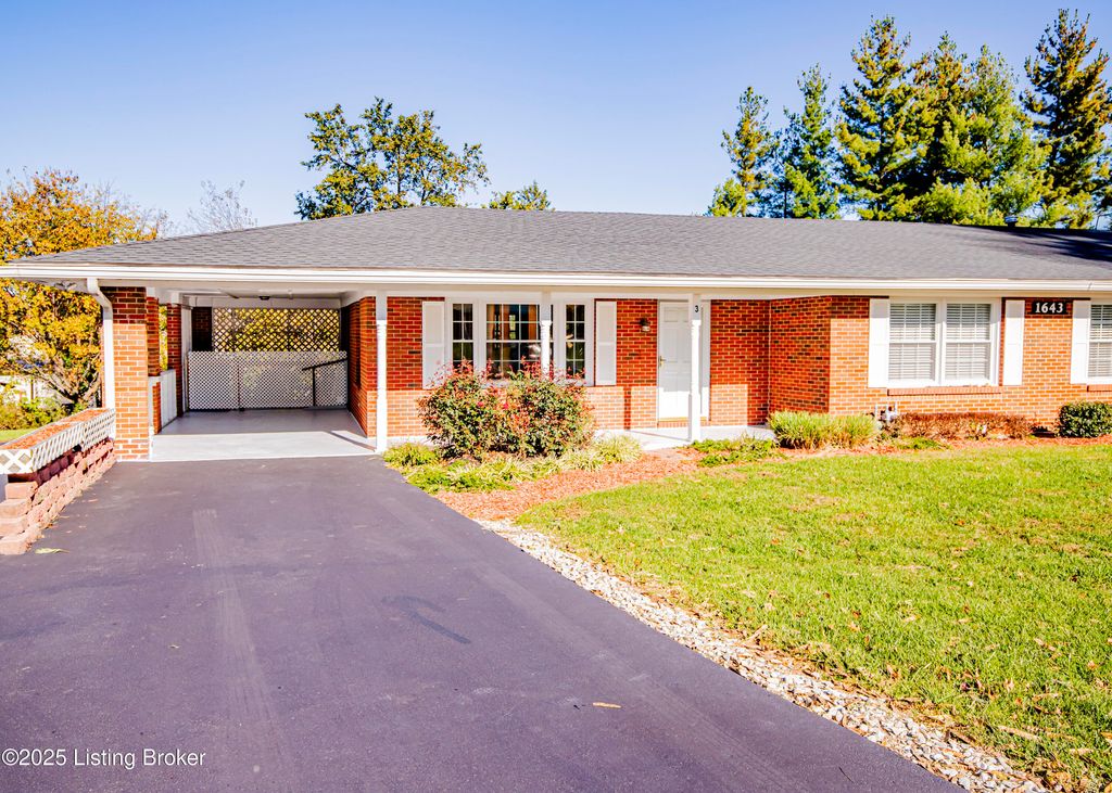 Photo of 1643 Greenland Park Cir #3, Shelbyville, KY 40065 (MLS # 1701820)