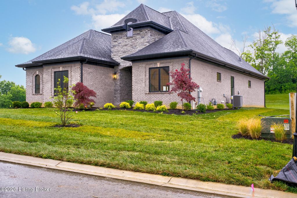 Photo of 17303 White Oak Ct, Louisville, KY 40023 (MLS # 1718335)