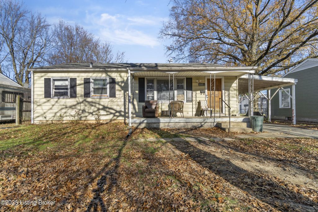 Photo of 325 E Southside Ct, Louisville, KY 40214 (MLS # 1704495)