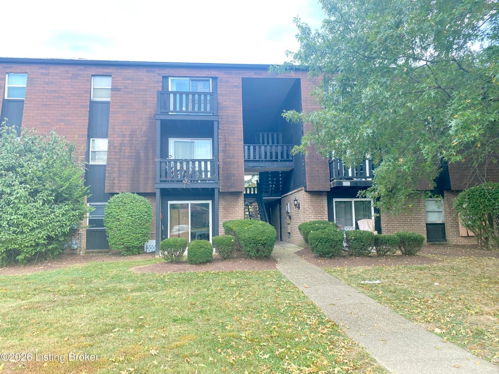 Photo of 3505 Lodge Ln #APT 311, Louisville, KY 40218 (MLS # 1730830)