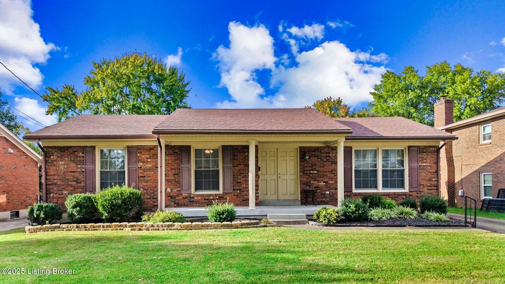 Photo of 3111 Roypom Dr, Louisville, KY 40220 (MLS # 1701361)