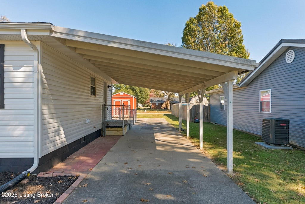 Photo of 323 Port William Ln, Carrollton, KY 41008 (MLS # 1732761)
