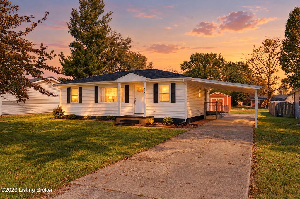 Photo of 323 Port William Ln, Carrollton, KY 41008 (MLS # 1732761)
