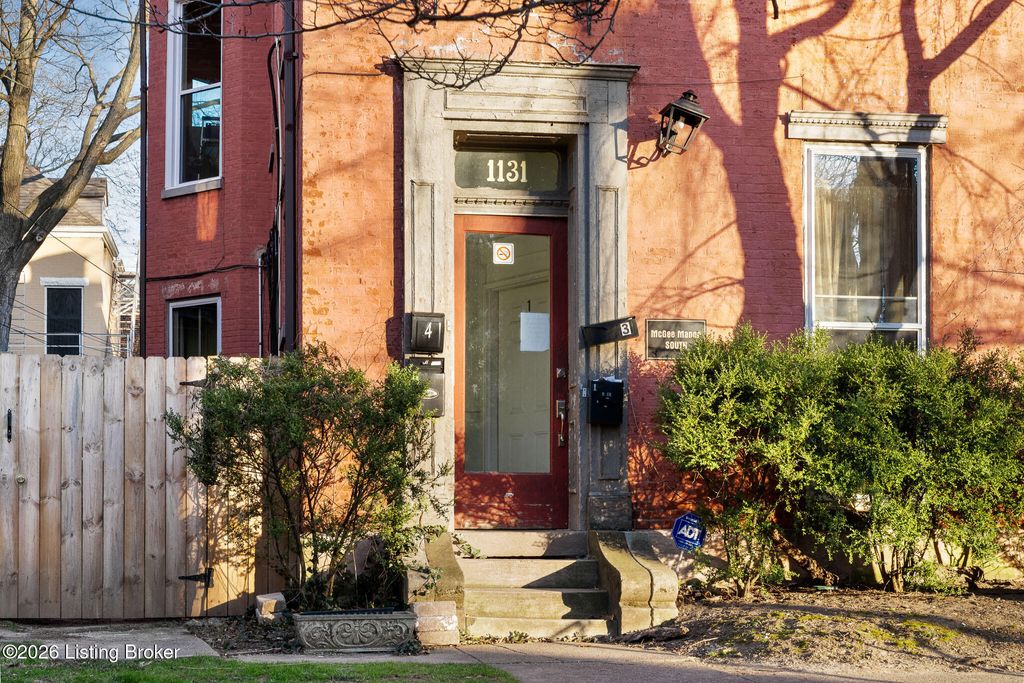 Photo of 1131 S Brook St #APT 4, Louisville, KY 40203 (MLS # 1707556)