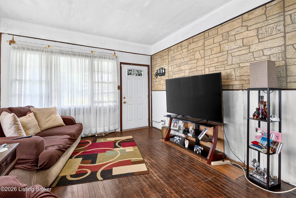 Photo of 3502 Grand Ave, Louisville, KY 40211 (MLS # 1724738)