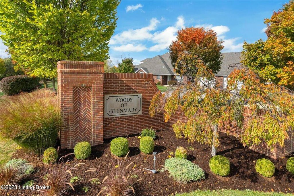 Photo of 8706 Summertree Ln, Louisville, KY 40291 (MLS # 1648014)