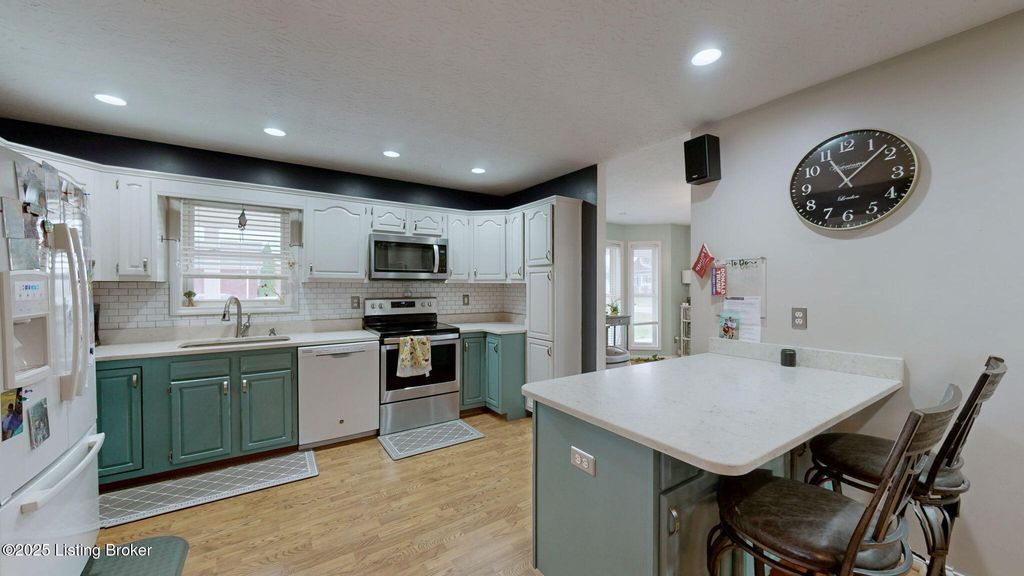 Photo of 462 Millers Crossing, Shepherdsville, KY 40165 (MLS # 1704409)