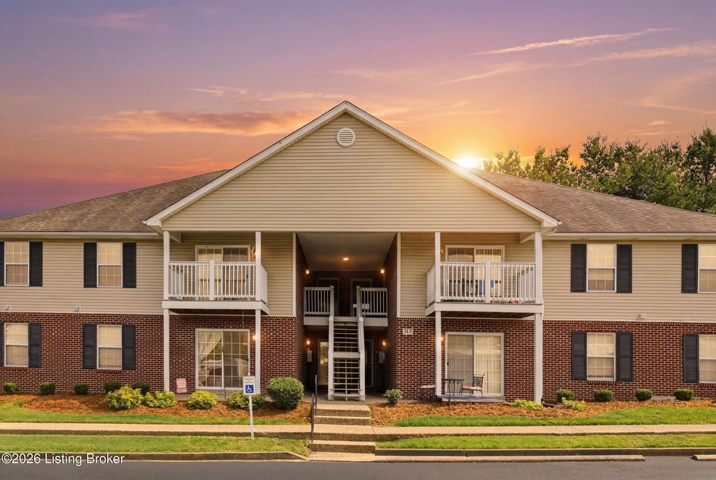 Photo of 177 Central Blvd, Mt Washington, KY 40047 (MLS # 1721364)