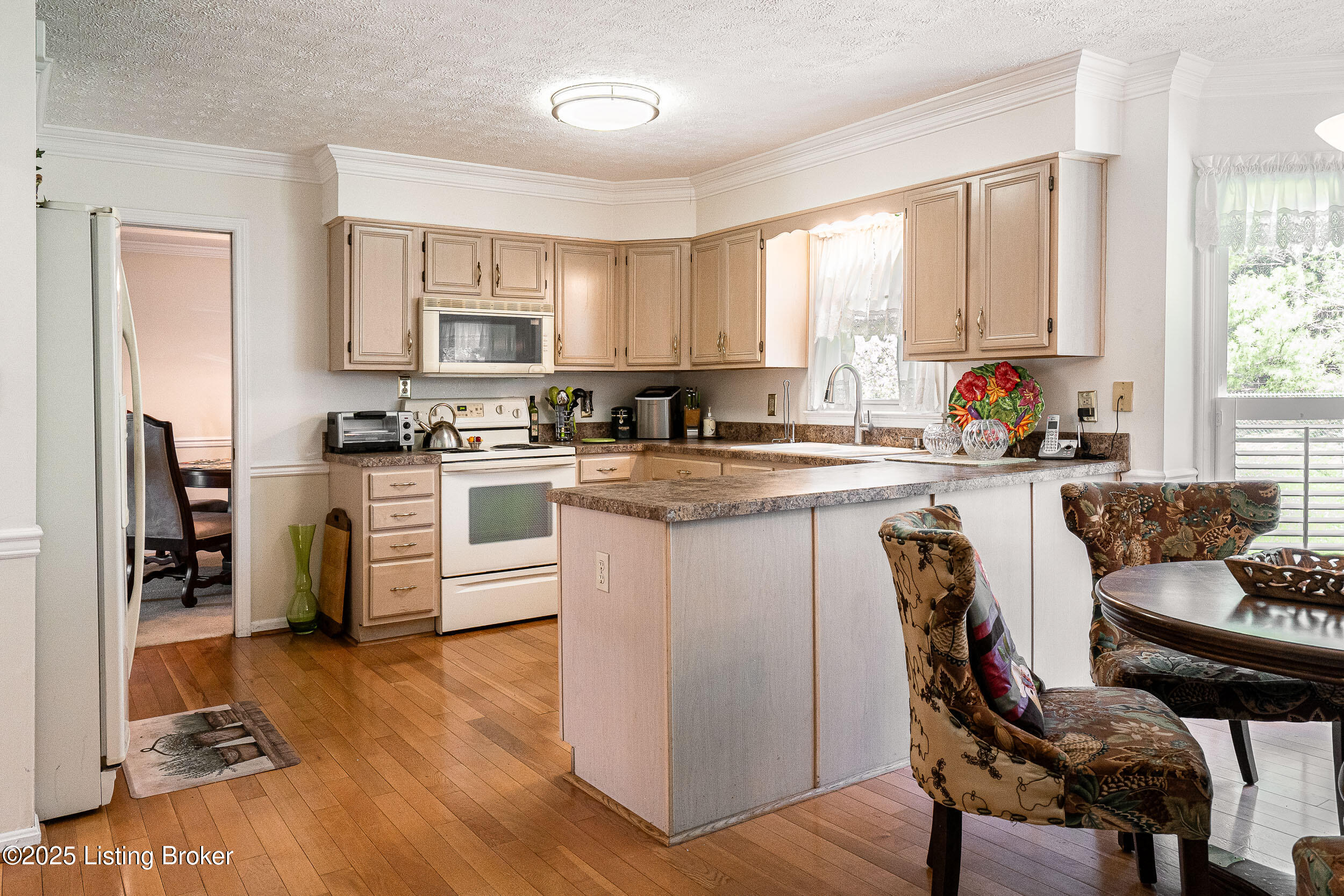 8211 Brookhollow Ct, Louisville, Kentucky image 9
