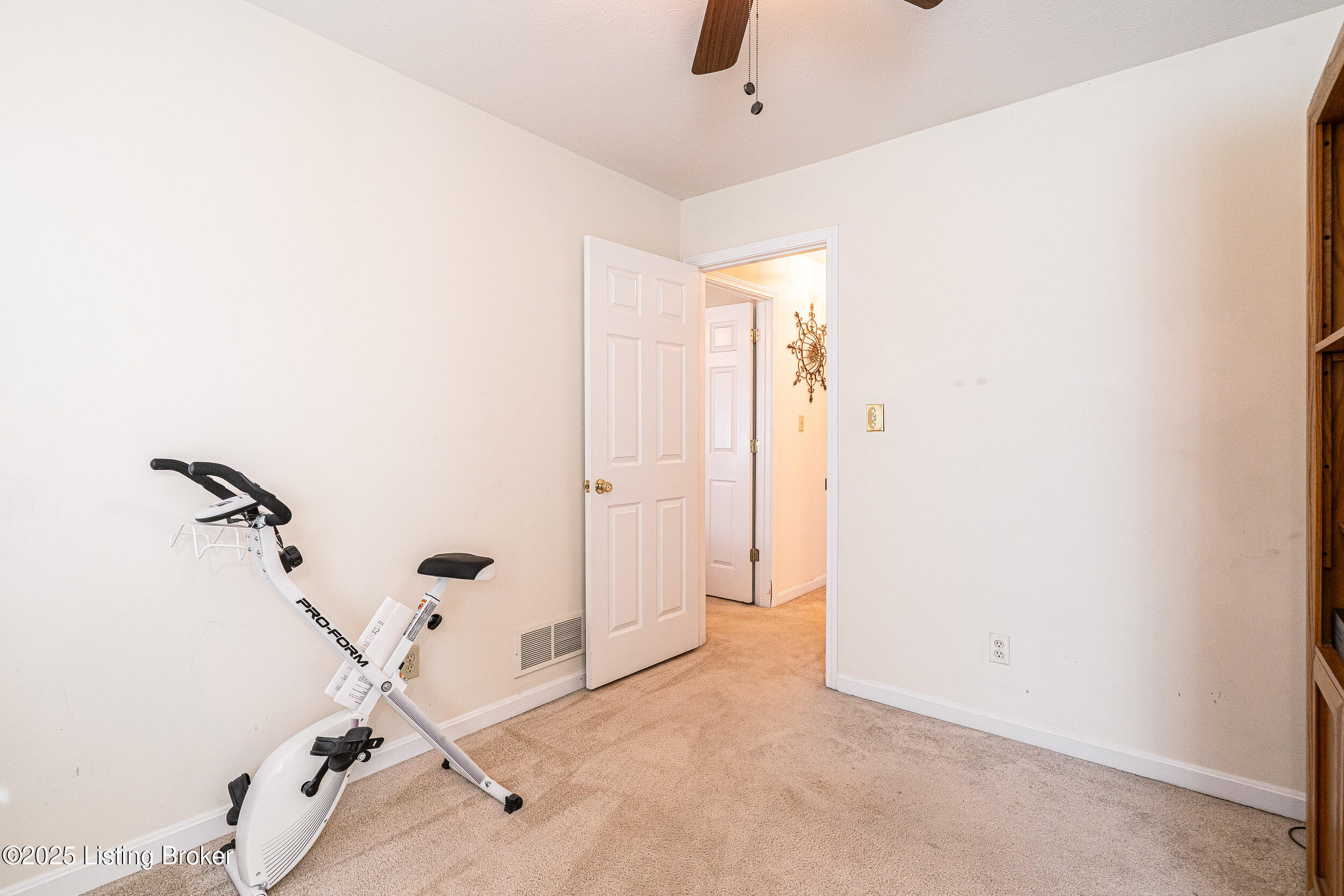 8211 Brookhollow Ct, Louisville, Kentucky image 27
