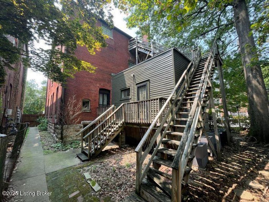 Photo of 1503 S 4th St #1R, Louisville, KY 40208 (MLS # 1704625)