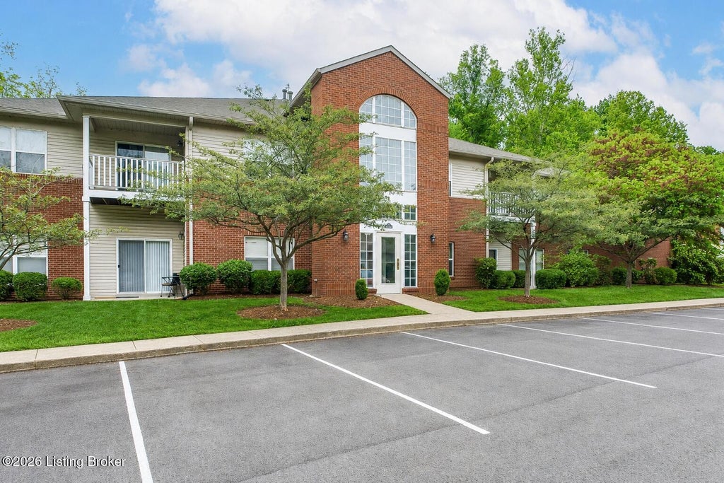 Photo of 9210 Hawthorne Pointe Dr #103, Louisville, KY 40272 (MLS # 1722981)