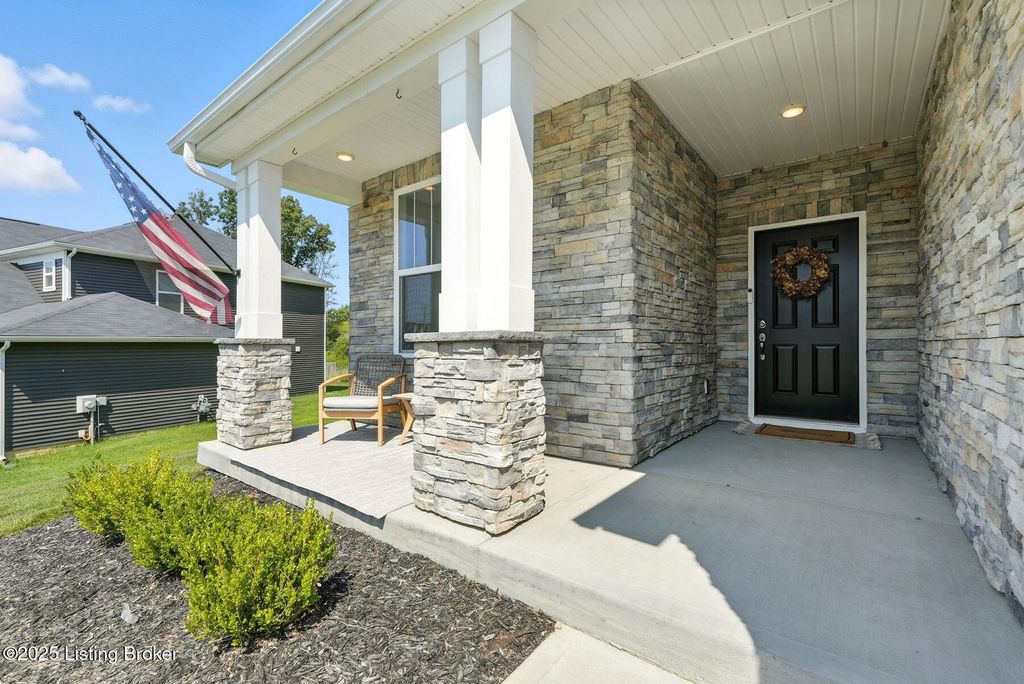 Photo of 4215 Cobblestone Ln, La Grange, KY 40031 (MLS # 1706825)