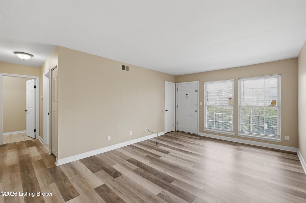 Photo of 1972 Goldsmith Ln #4, Louisville, KY 40218 (MLS # 1724210)