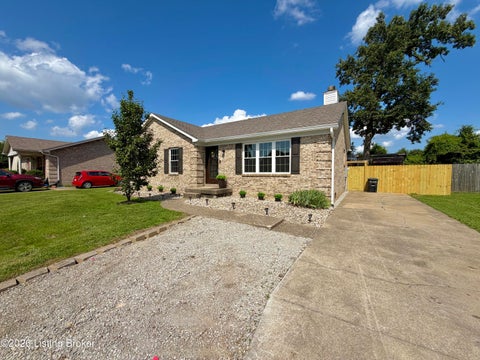Homes For Sale - 238 Tara Cir<br/> Bullitt County, Shepherdsville, KY 40165