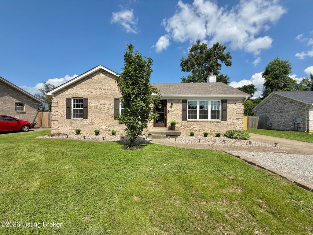 Photo of 238 Tara Cir, Shepherdsville, KY 40165 (MLS # 1721969)