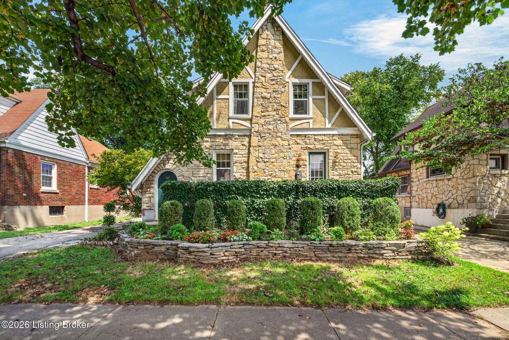 Photo of 417 Eline Ave, Louisville, KY 40207 (MLS # 1726084)