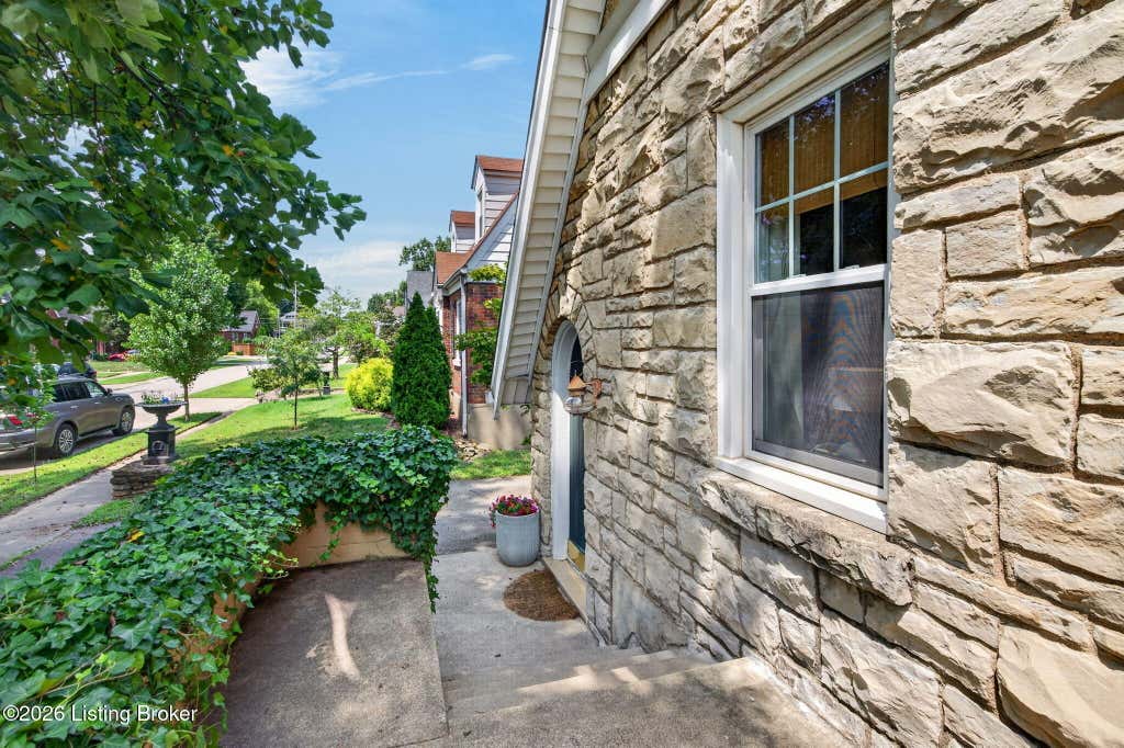 Photo of 417 Eline Ave, Louisville, KY 40207 (MLS # 1726084)