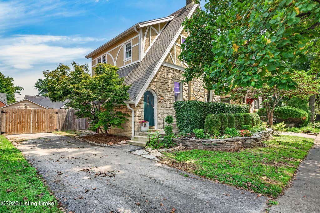 Photo of 417 Eline Ave, Louisville, KY 40207 (MLS # 1726084)