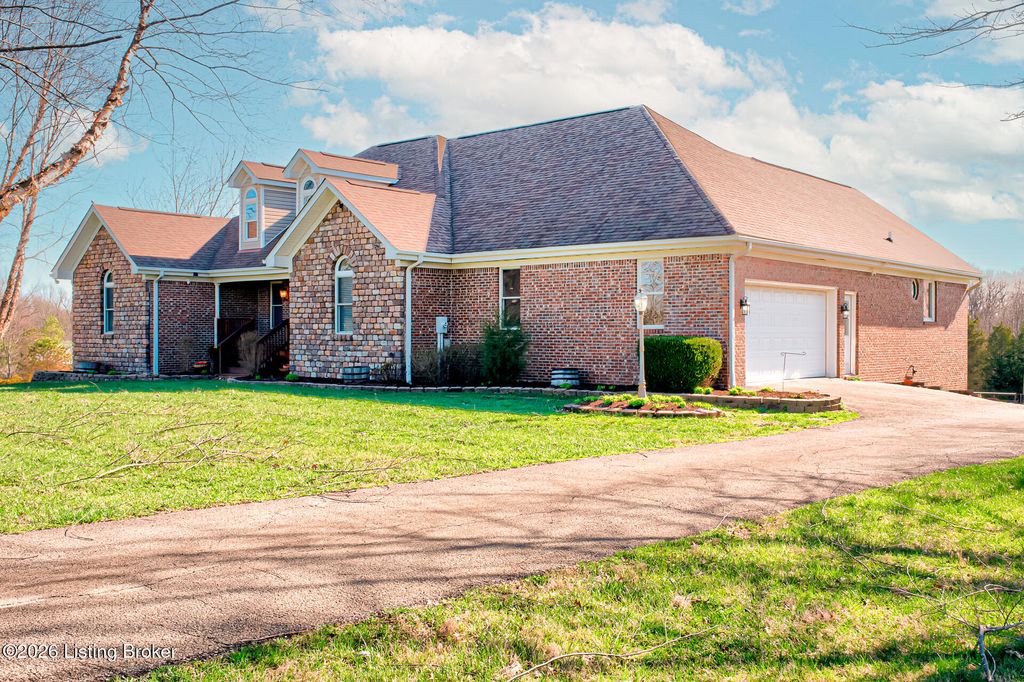 Photo of 710 Hickory Ln, La Grange, KY 40031 (MLS # 1711468)