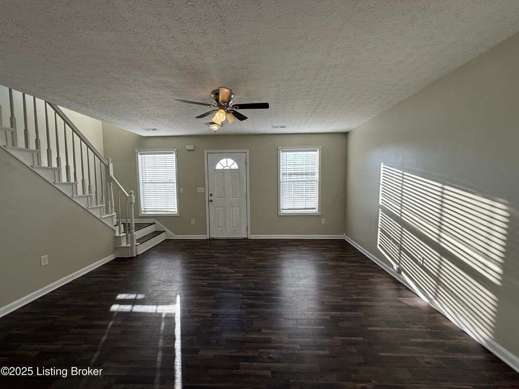 Photo of 111 Calumet Ct, Elizabethtown, KY 42701 (MLS # 1705340)